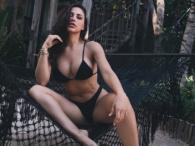 Ana Cheri odsłania piersi w bikini